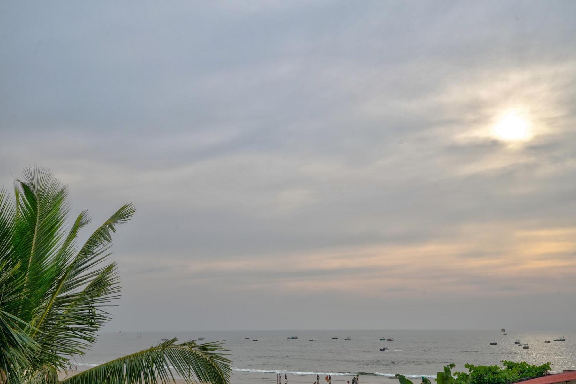Hotel Salty Waves Baga Exterior foto