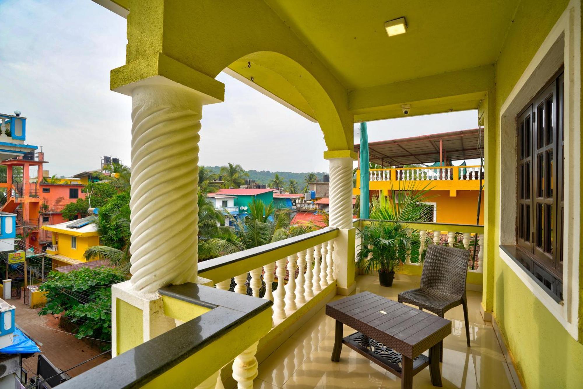 Hotel Salty Waves Baga Exterior foto