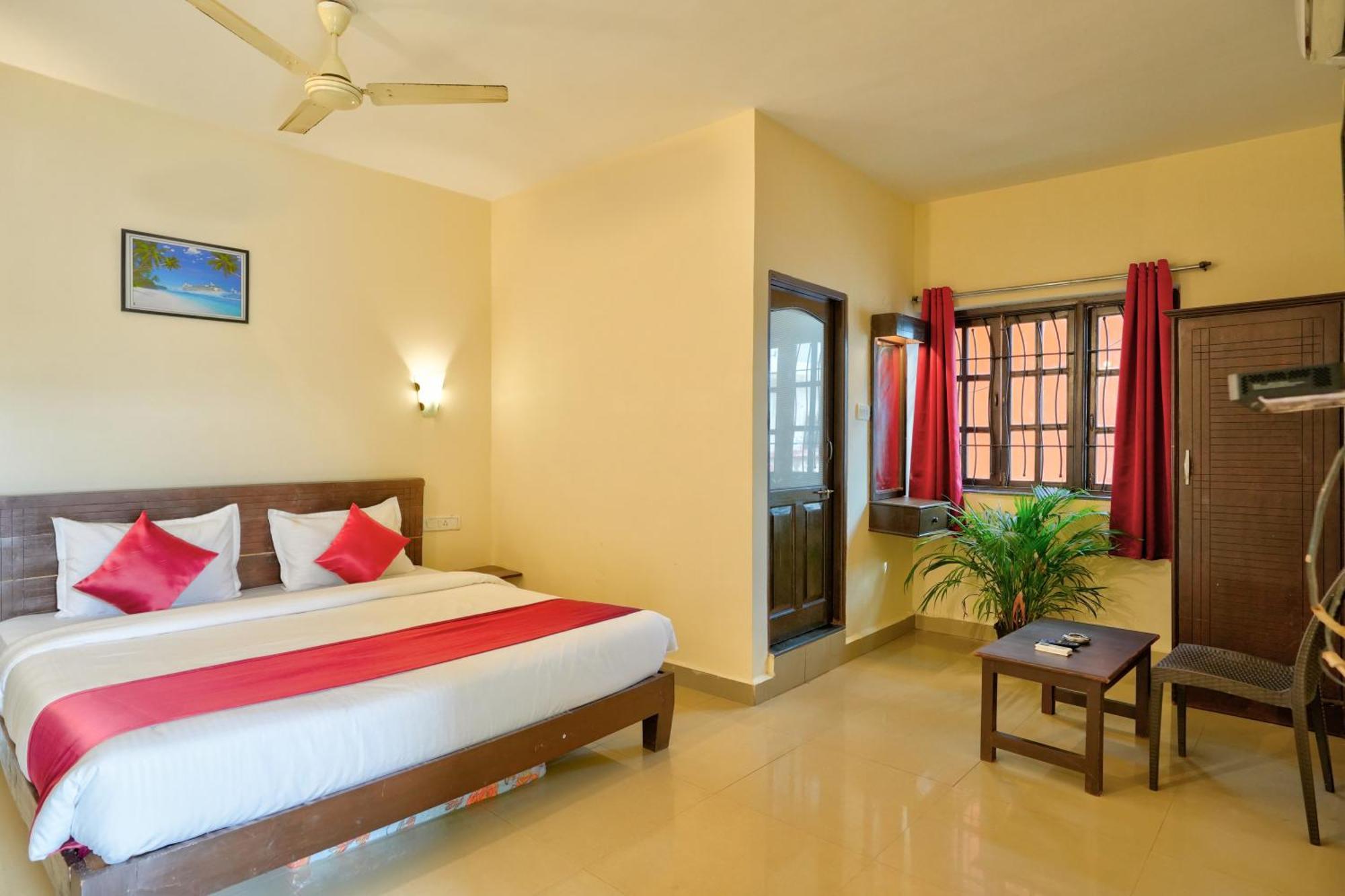 Hotel Salty Waves Baga Exterior foto