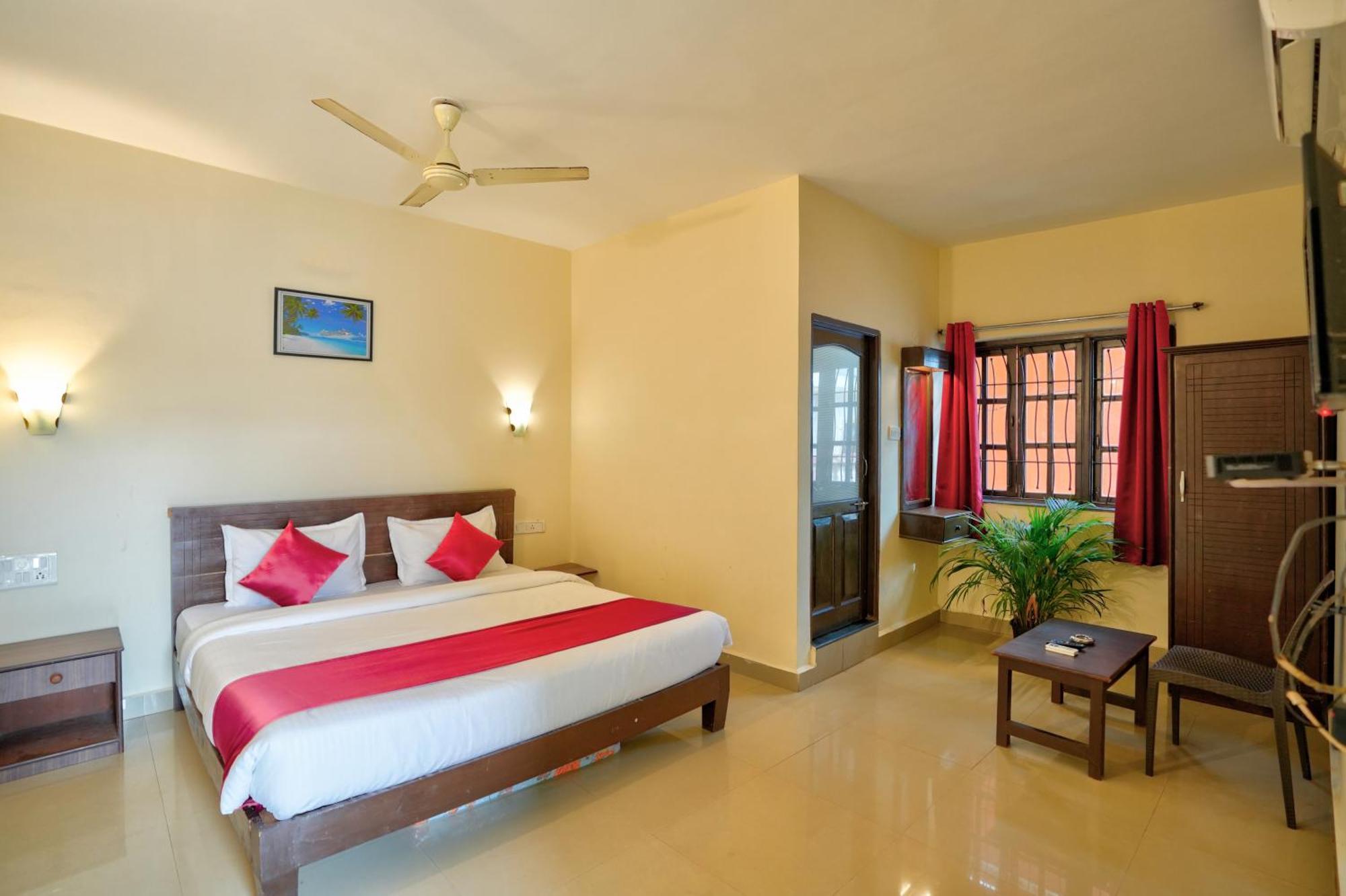 Hotel Salty Waves Baga Exterior foto