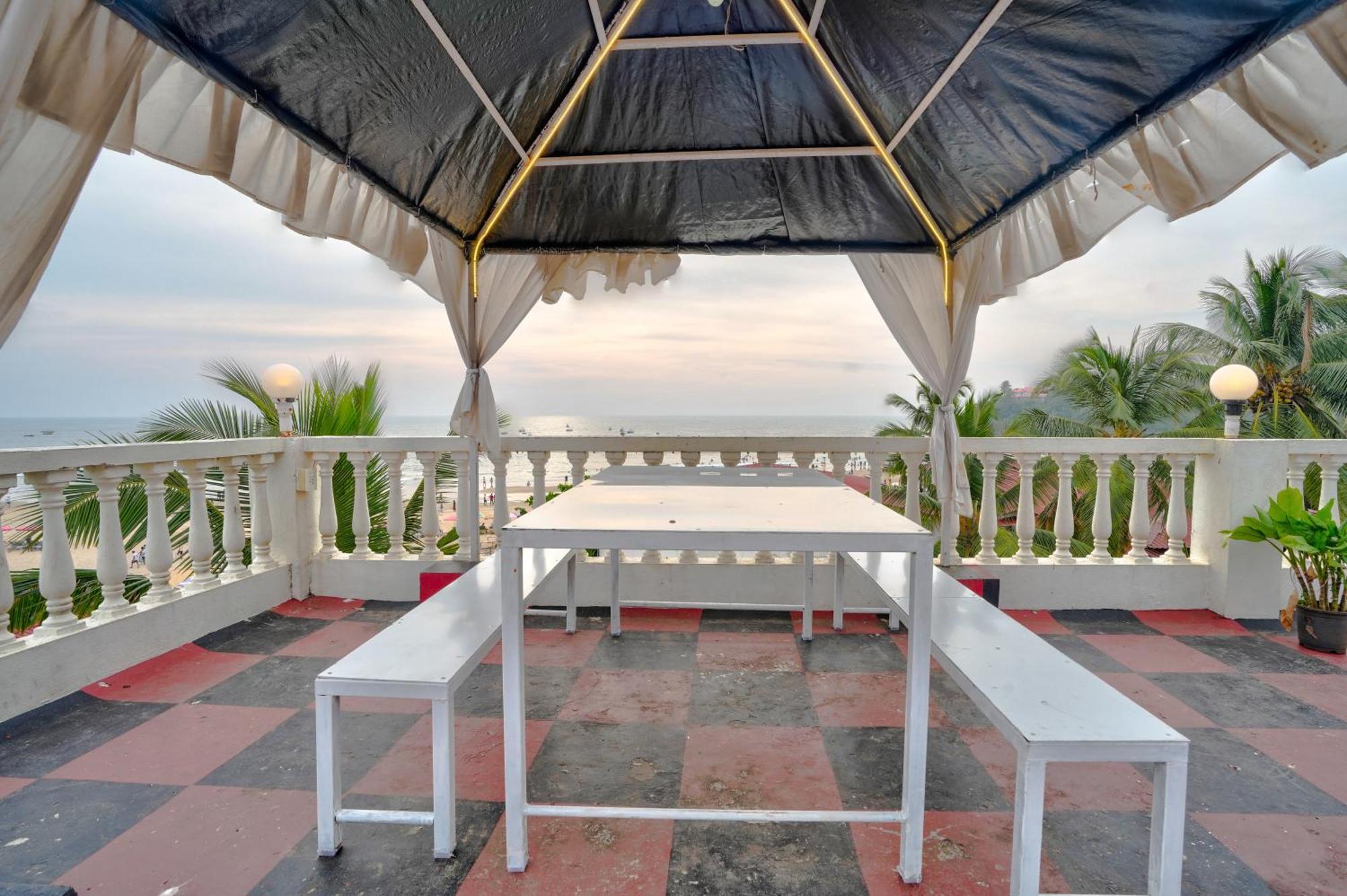 Hotel Salty Waves Baga Exterior foto