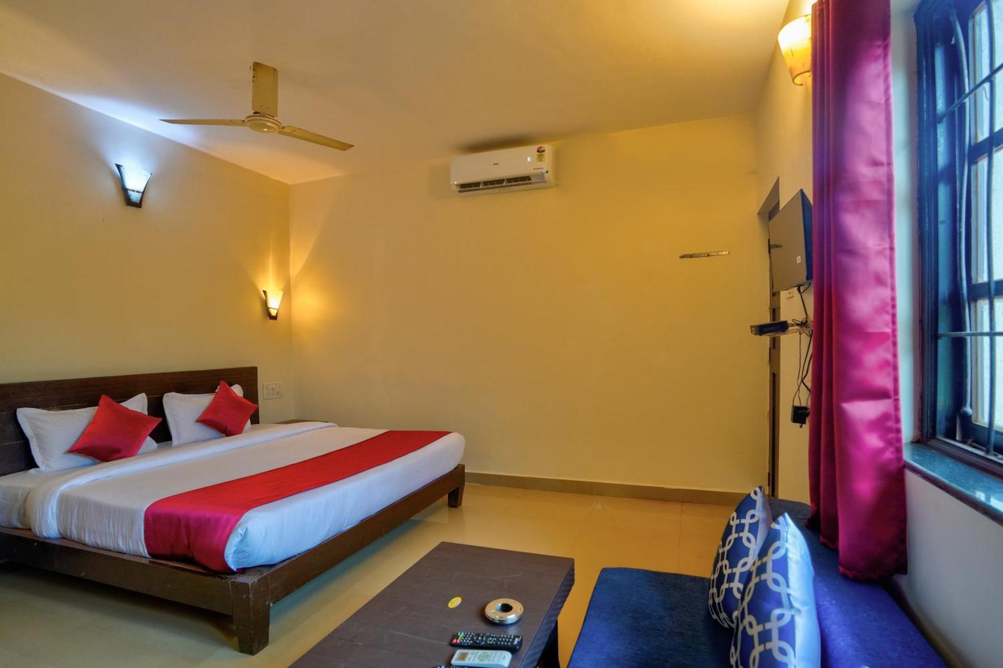 Hotel Salty Waves Baga Exterior foto
