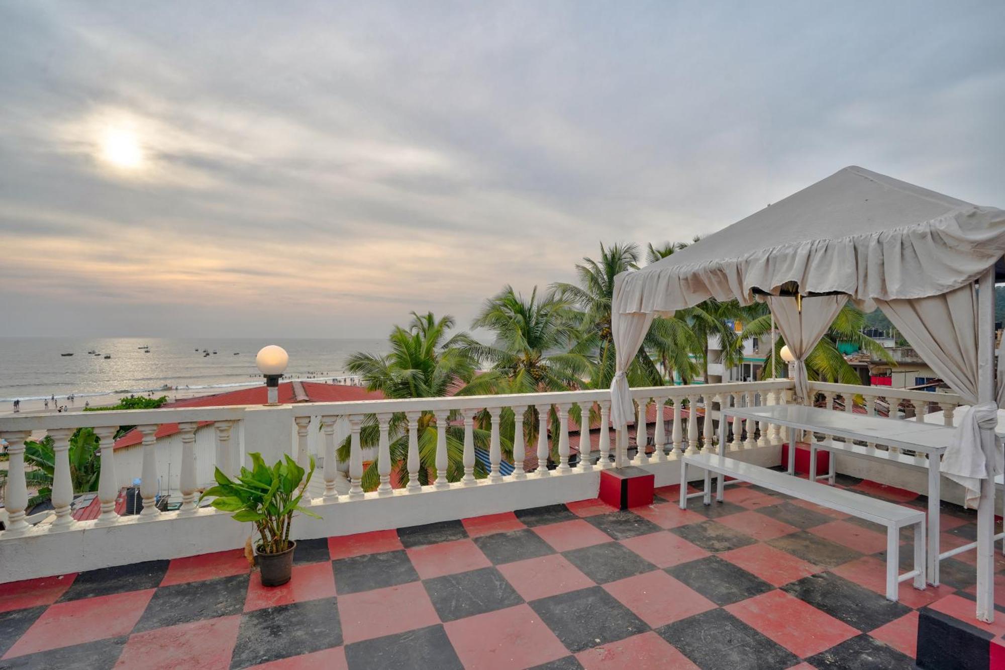 Hotel Salty Waves Baga Exterior foto