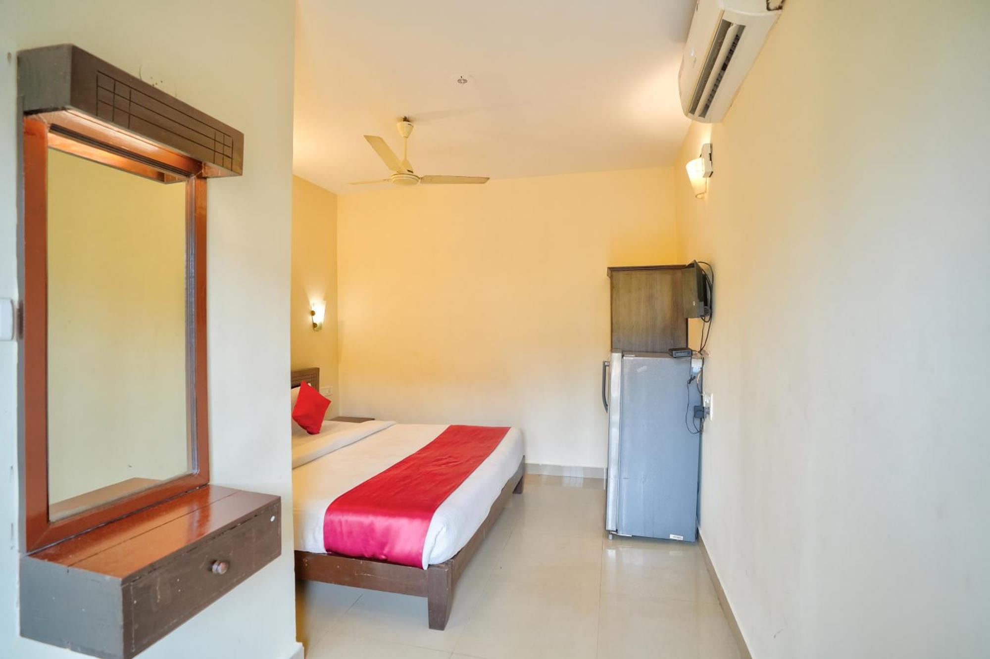 Hotel Salty Waves Baga Exterior foto