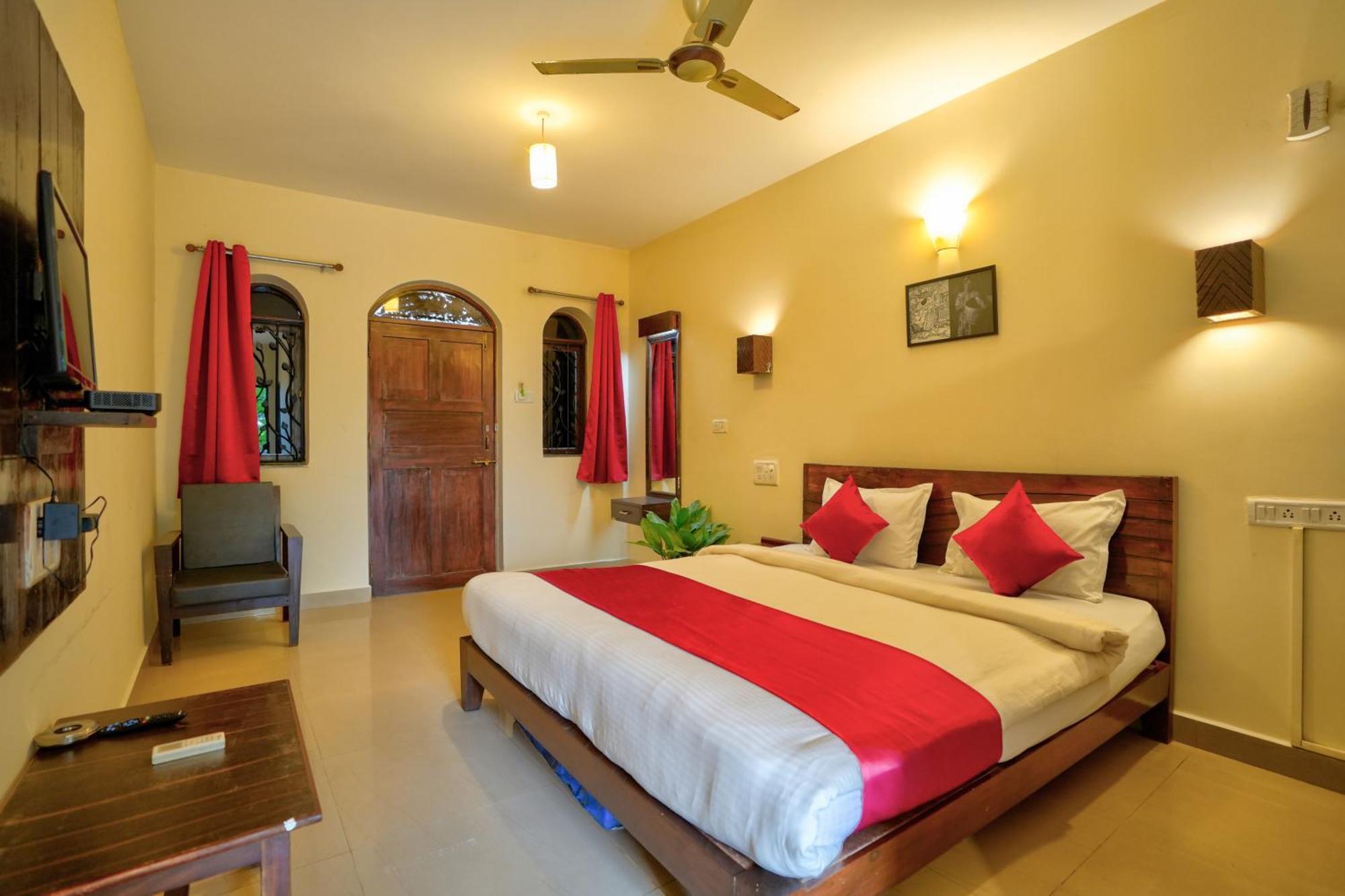 Hotel Salty Waves Baga Exterior foto