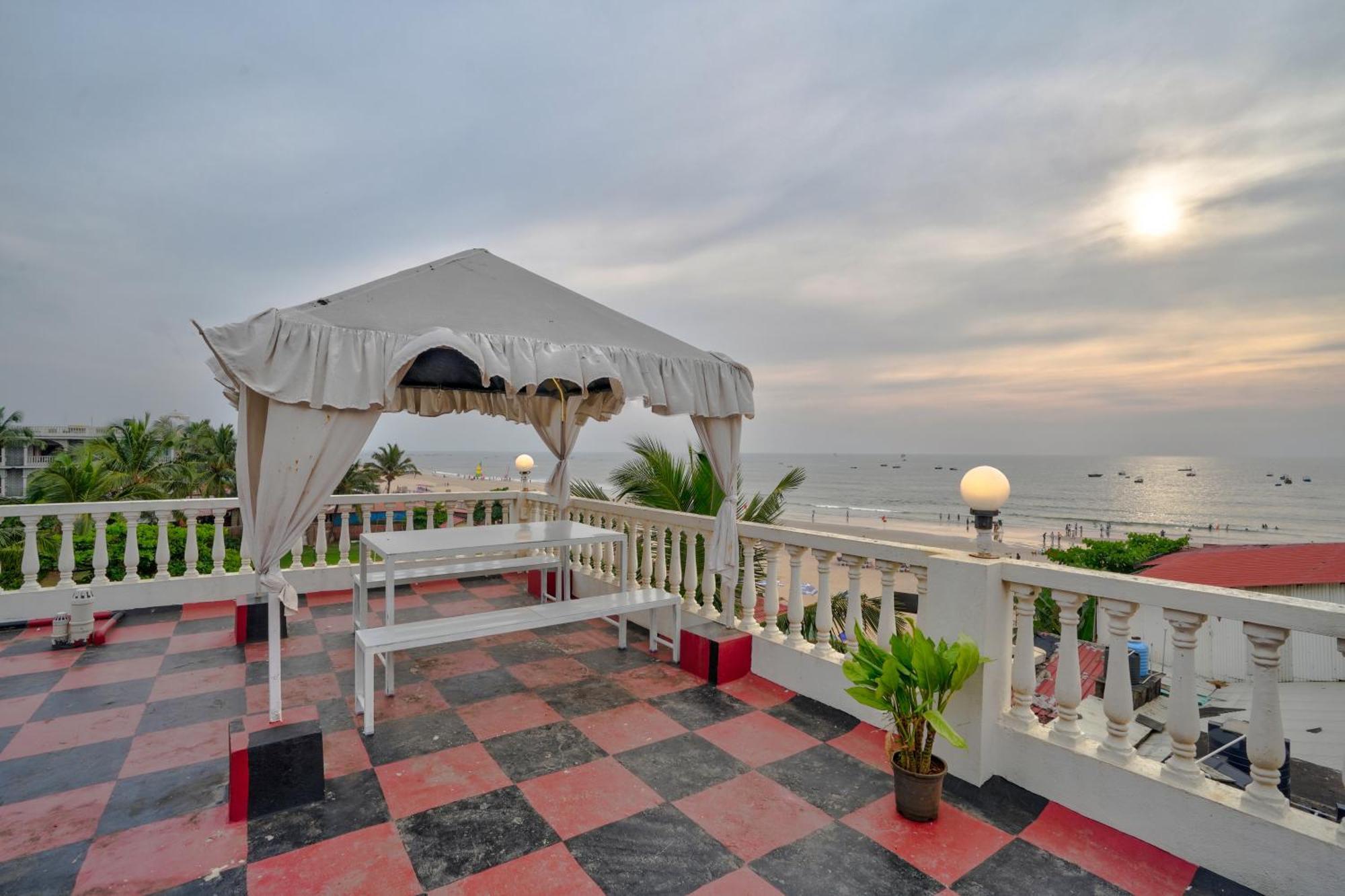 Hotel Salty Waves Baga Exterior foto