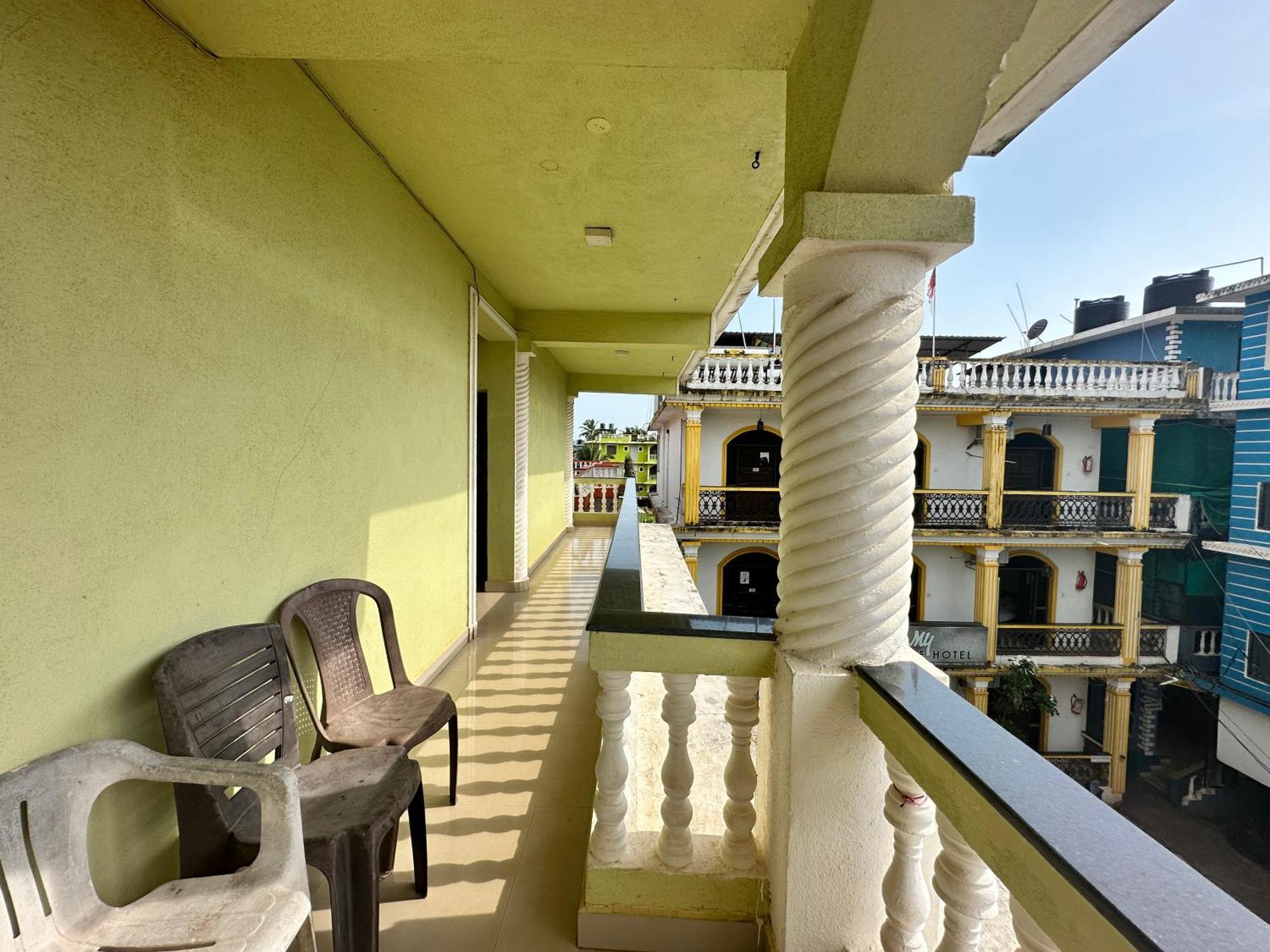 Hotel Salty Waves Baga Exterior foto